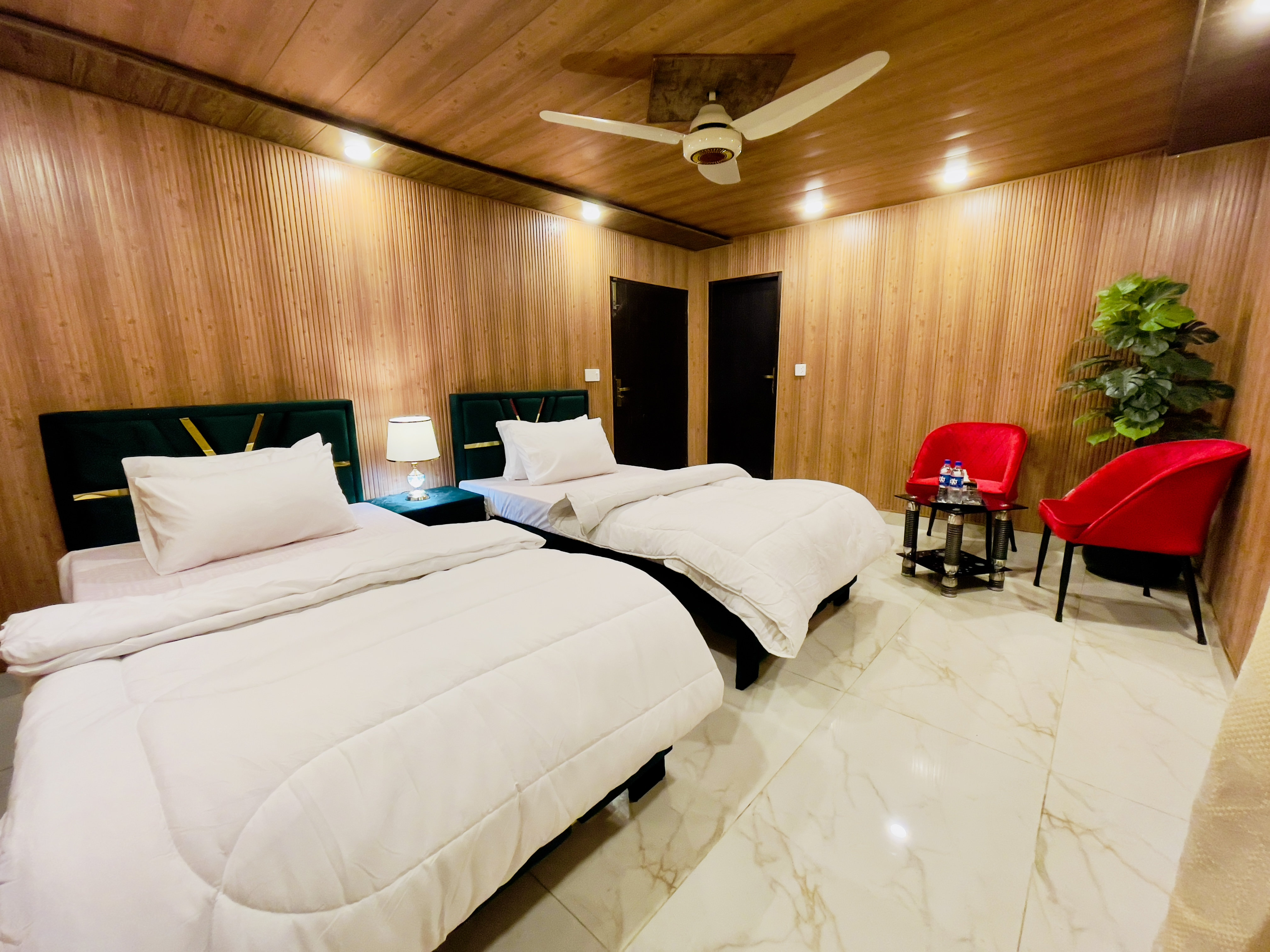 Deluxe room on Executive Floor at Hotel Five Rivers Lahore &mdash; soundproofed, Smart TV, 24/7 room service